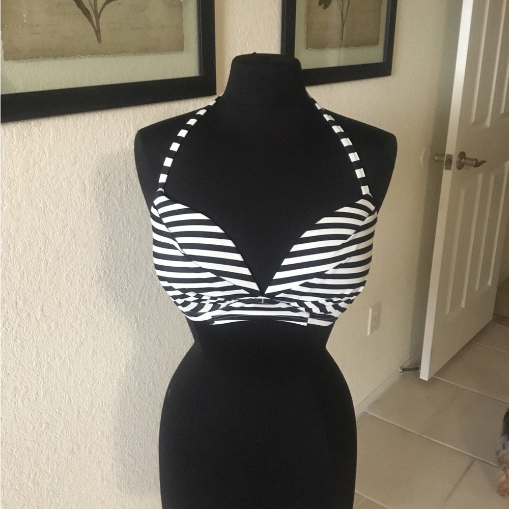 Victoria Secret Bikini Top, size 34 DD, push up  lined.